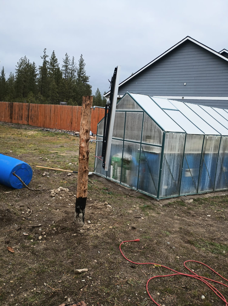 4 season off grid greenhouse in feezing conditions. 
